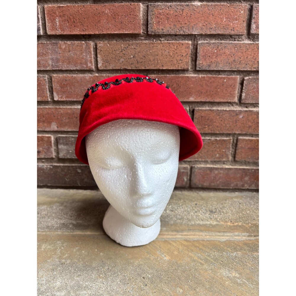 Red Wool Beaded Hat 1950s by Flechats Made in France
